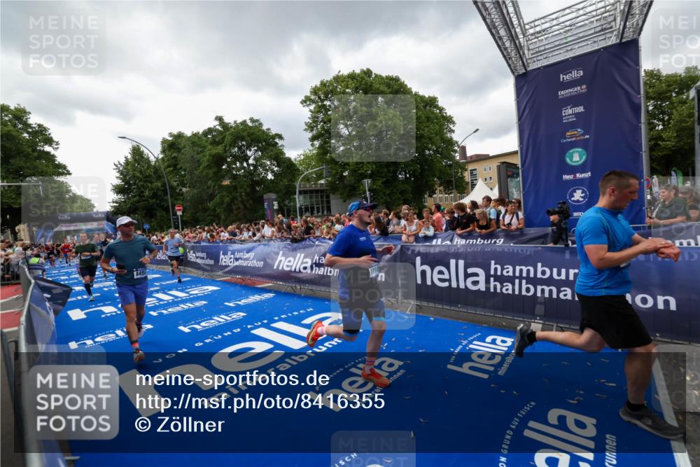 29.06.2025 - hella hamburg halbmarathon Zöllner http://msf.ph/oto/8416355 29.06.2025 10:50:00 Ziel 2540, 3692, 3852, 7100, 7657, 8454, 8455, 9213, 9491, 9597, 12271, 12527, 12733, 13225, 13758, 16716, 16732, 16887, 19109, 19112 meine-sportfotos.de