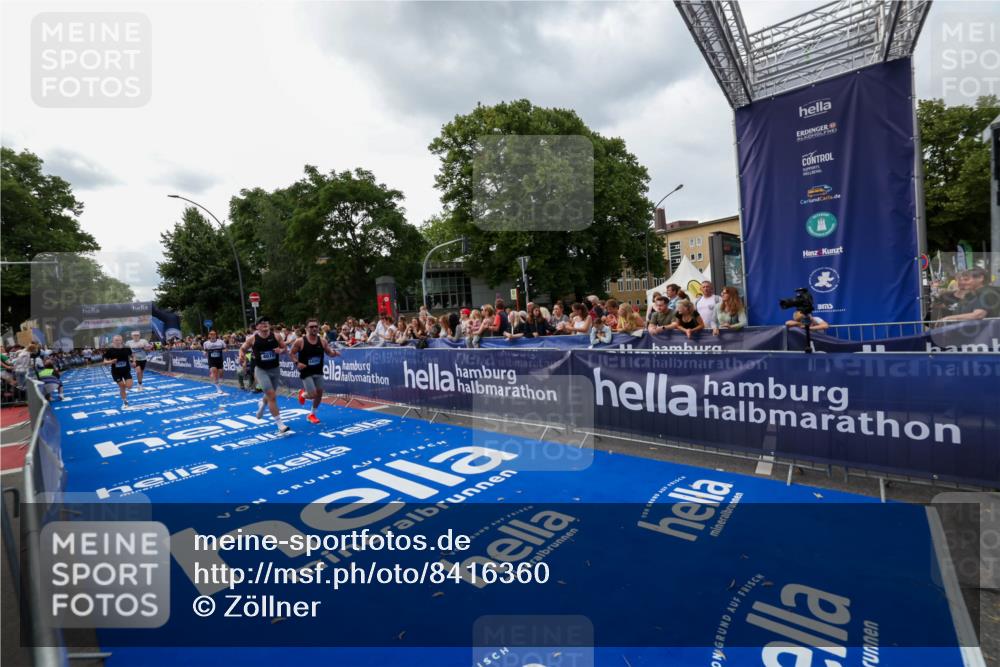 29.06.2025 - hella hamburg halbmarathon Zöllner http://msf.ph/oto/8416360 29.06.2025 10:27:34 Ziel 4678, 9804, 12341, 13941, 18567, 19114 meine-sportfotos.de