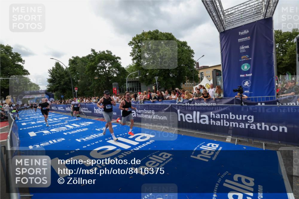 29.06.2025 - hella hamburg halbmarathon Zöllner http://msf.ph/oto/8416375 29.06.2025 10:27:34 Ziel 4678, 9804, 12341, 13941, 18567, 19114 meine-sportfotos.de