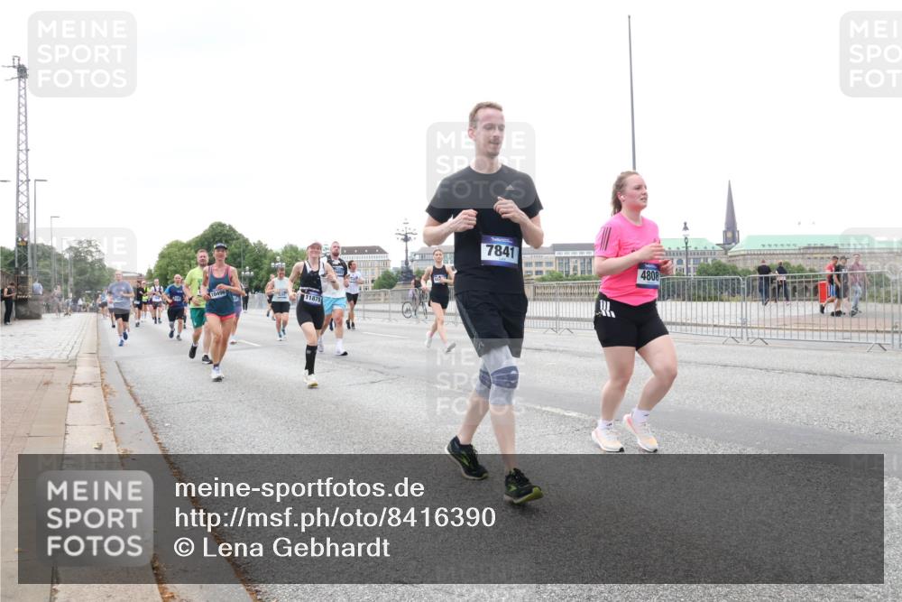 29.06.2025 - hella hamburg halbmarathon Lena Gebhardt http://msf.ph/oto/8416390 29.06.2025 10:51:46 Lombardsbrücke 10496, 11875, 7841, 4808, 1418, 1617, 1997, 2308, 2484, 2485, 2593, 2736, 2778, 3038, 3240, 3991, 4598, 4606, 4748, 4808, 4878, 5062, 5291, 5357, 5394, 5534, 5716, 5717, 6007, 6091, 6604, 6885, 6945, 6947, 6954, 6961, 7682, 7769, 7841, 7871, 7992, 8040, 8125, 8399, 8621, 8672, 9220, 9340, 9460, 9462, 9582, 9583, 9590, 9594, 9673, 9730, 9763, 10496, 10521, 10533, 10673, 10693, 10830, 11034, 11101, 11268, 11375, 11575, 11875, 12065 meine-sportfotos.de