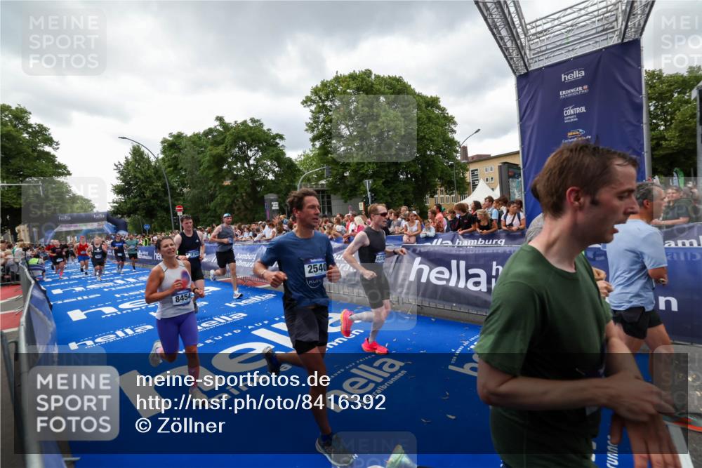 29.06.2025 - hella hamburg halbmarathon Zöllner http://msf.ph/oto/8416392 29.06.2025 10:50:03 Ziel 1216, 1321, 2020, 2540, 3692, 3852, 7100, 7657, 8454, 9213, 9491, 12271, 12527, 12733, 13225, 13758, 16403, 16716, 16732, 16887, 18884, 19112 meine-sportfotos.de