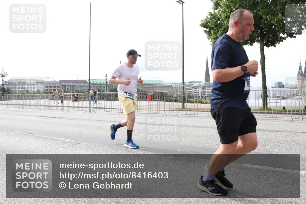 29.06.2025 - hella hamburg halbmarathon Lena Gebhardt http://msf.ph/oto/8416403 29.06.2025 10:26:36 Lombardsbrücke 1300, 79, 1300, 1973, 2643, 3617, 4267, 4268, 4315, 4507, 4509, 4844, 6159, 6625, 6905, 7069, 7929, 8079, 8306, 8357, 8674, 8942, 9186, 11107, 11270, 11740, 12071, 12126, 12826, 12827, 13264, 14726, 14930, 15027, 15807, 15878, 16788, 17300, 17675, 17712, 18074, 18087, 18516, 18962 meine-sportfotos.de