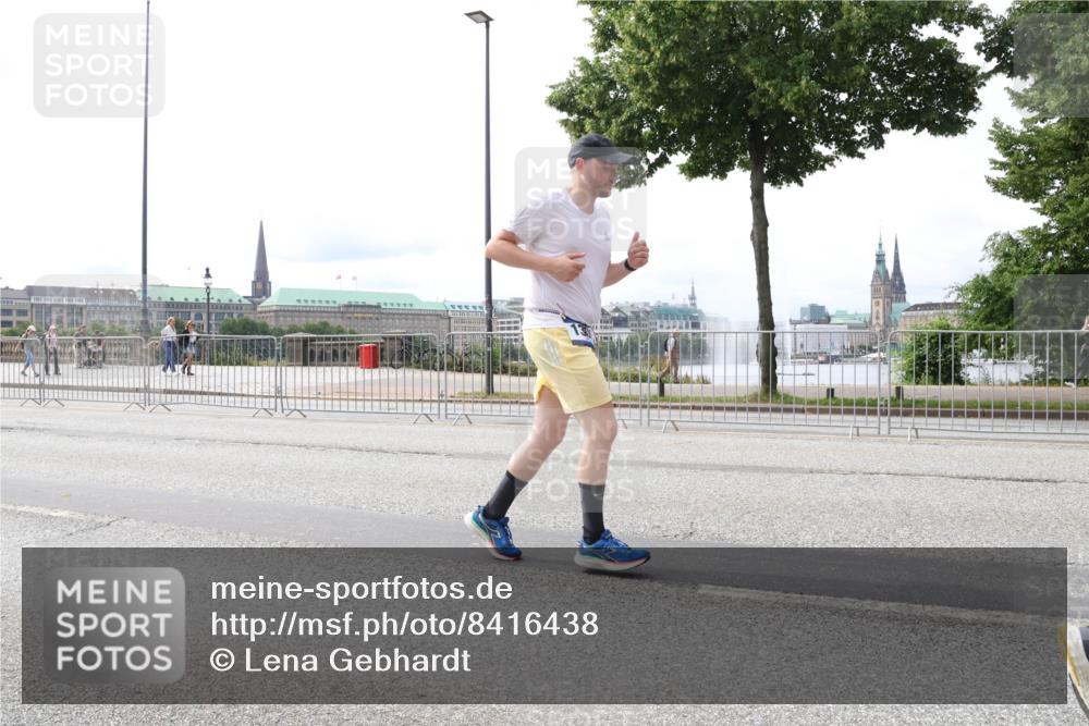 29.06.2025 - hella hamburg halbmarathon Lena Gebhardt http://msf.ph/oto/8416438 29.06.2025 10:26:36 Lombardsbrücke 1300, 1973, 2643, 3617, 4267, 4268, 4315, 4507, 4509, 4844, 6159, 6625, 6905, 7069, 7929, 8079, 8306, 8357, 8674, 8942, 9186, 11107, 11270, 11740, 12071, 12126, 12826, 12827, 13264, 14726, 14930, 15027, 15807, 15878, 16788, 17300, 17675, 17712, 18074, 18087, 18516, 18962 meine-sportfotos.de
