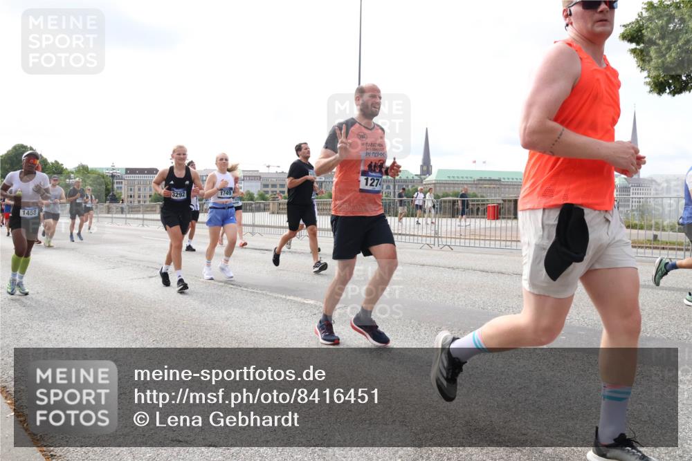 29.06.2025 - hella hamburg halbmarathon Lena Gebhardt http://msf.ph/oto/8416451 29.06.2025 10:17:47 Lombardsbrücke 1458, 3292, 296, 38, 1749, 1274, 1015, 1159, 1160, 1204, 1268, 1274, 1458, 1477, 1622, 1641, 1749, 1795, 2094, 2147, 2259, 2305, 2548, 2860, 2931, 3138, 3292, 3802, 3803, 4194, 4218, 4852, 5002, 5004, 5290, 5611, 5733, 6254, 6336, 6352, 6520, 6786, 7011, 7094, 7258, 7291, 7410, 7413, 7445, 7566, 7641, 7649, 7838, 7844, 7882, 7883, 8128, 8144, 8210, 8248, 8309, 8351, 8433, 8607, 8799, 8895, 9400, 9717, 9734, 9798, 9848, 9964, 10174, 10332, 10509 meine-sportfotos.de