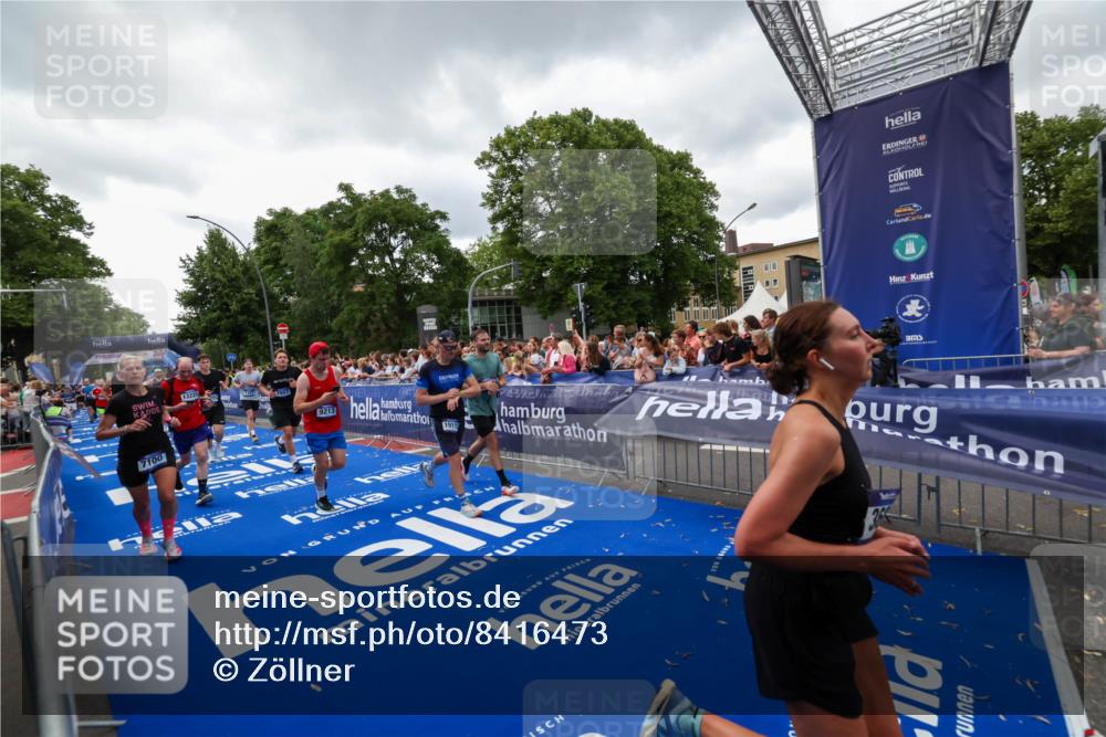 29.06.2025 - hella hamburg halbmarathon Zöllner http://msf.ph/oto/8416473 29.06.2025 10:50:07 Ziel 1216, 1321, 1507, 2020, 3562, 3692, 3852, 7100, 7657, 8313, 9031, 9213, 9303, 9965, 12203, 12271, 13225, 13282, 13758, 14257, 16403, 18228, 18657, 18658, 18884, 19112 meine-sportfotos.de