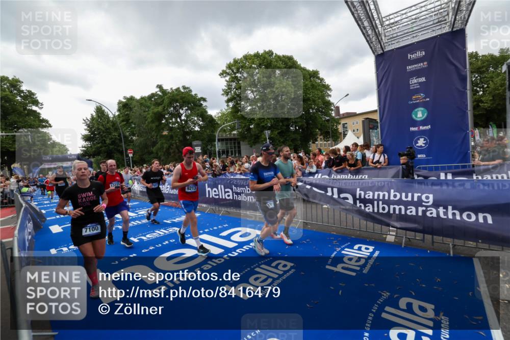 29.06.2025 - hella hamburg halbmarathon Zöllner http://msf.ph/oto/8416479 29.06.2025 10:50:07 Ziel 1216, 1321, 1507, 2020, 3562, 3692, 3852, 7100, 7657, 8313, 9031, 9213, 9303, 9965, 12203, 12271, 13225, 13282, 13758, 14257, 16403, 18228, 18657, 18658, 18884, 19112 meine-sportfotos.de