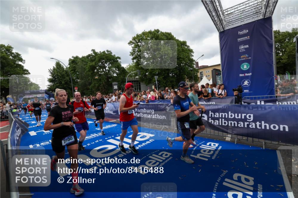 29.06.2025 - hella hamburg halbmarathon Zöllner http://msf.ph/oto/8416488 29.06.2025 10:50:07 Ziel 1216, 1321, 1507, 2020, 3562, 3692, 3852, 7100, 7657, 8313, 9031, 9213, 9303, 9965, 12203, 12271, 13225, 13282, 13758, 14257, 16403, 18228, 18657, 18658, 18884, 19112 meine-sportfotos.de