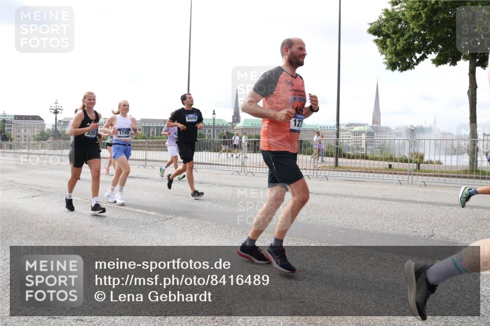 29.06.2025 - hella hamburg halbmarathon Lena Gebhardt http://msf.ph/oto/8416489 29.06.2025 10:17:47 Lombardsbrücke 3292, 1749, 38, 9400, 127, 1015, 1159, 1160, 1204, 1268, 1274, 1458, 1477, 1622, 1641, 1749, 1795, 2094, 2147, 2259, 2305, 2548, 2860, 2931, 3138, 3292, 3802, 3803, 4194, 4218, 4852, 5002, 5004, 5290, 5611, 5733, 6254, 6336, 6352, 6520, 6786, 7011, 7094, 7258, 7291, 7410, 7413, 7445, 7566, 7641, 7649, 7838, 7844, 7882, 7883, 8128, 8144, 8210, 8248, 8309, 8351, 8433, 8607, 8799, 8895, 9400, 9717, 9734, 9798, 9848, 9964, 10174, 10332, 10509 meine-sportfotos.de
