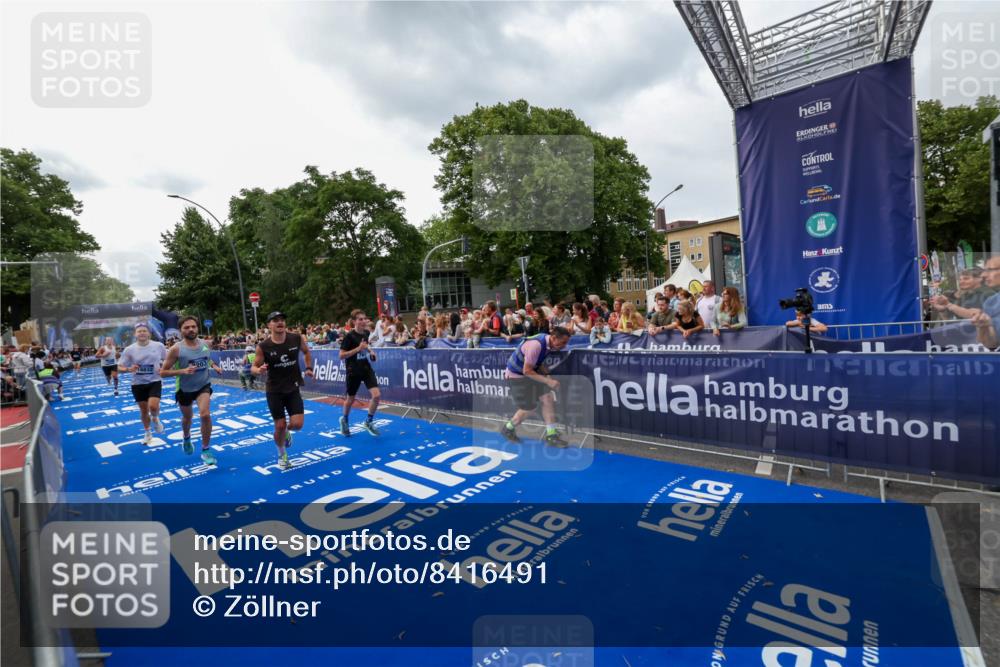 29.06.2025 - hella hamburg halbmarathon Zöllner http://msf.ph/oto/8416491 29.06.2025 10:27:43 Ziel 2203, 5367, 7651, 8731, 10655, 17354, 17893, 18832 meine-sportfotos.de