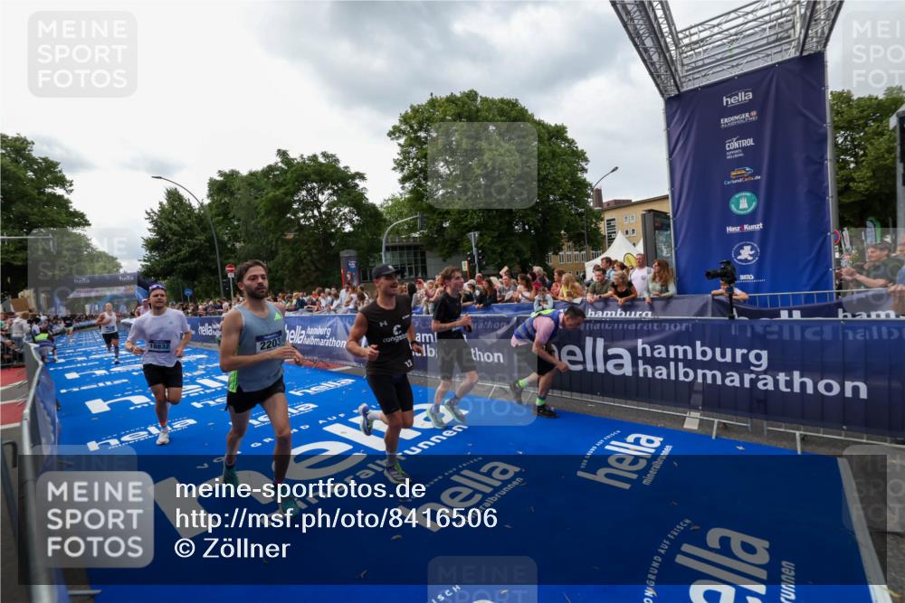 29.06.2025 - hella hamburg halbmarathon Zöllner http://msf.ph/oto/8416506 29.06.2025 10:27:43 Ziel 2203, 5367, 7651, 8731, 10655, 17354, 17893, 18832 meine-sportfotos.de