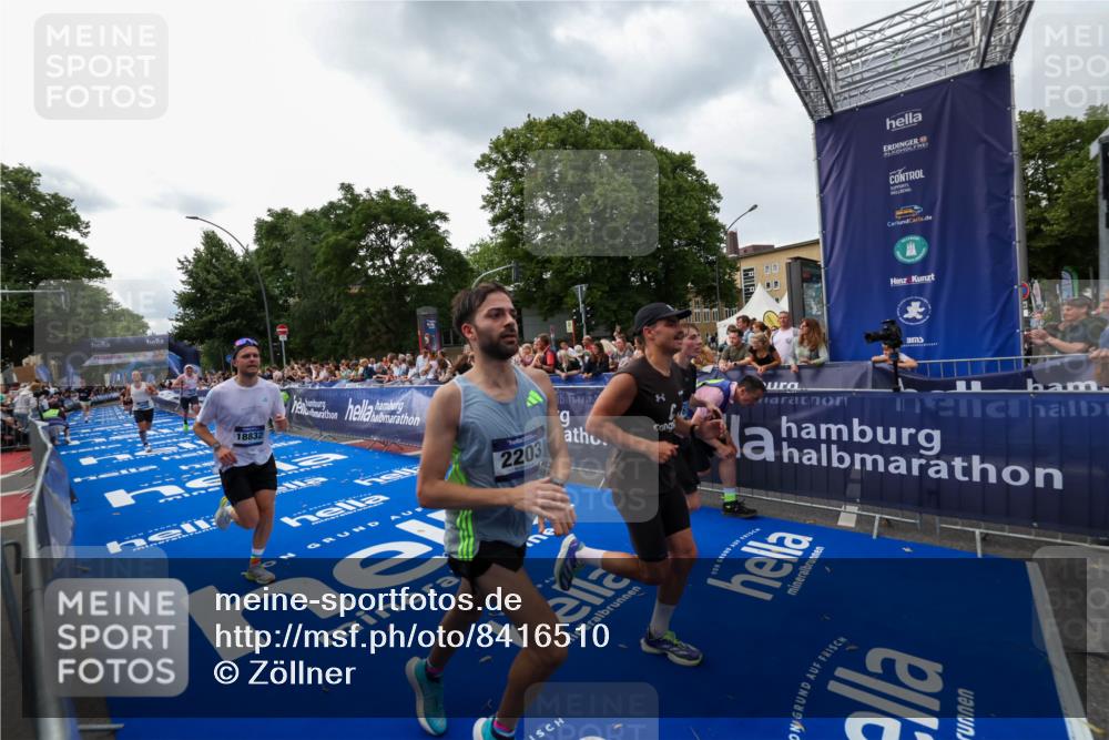 29.06.2025 - hella hamburg halbmarathon Zöllner http://msf.ph/oto/8416510 29.06.2025 10:27:44 Ziel 2203, 5367, 7651, 8731, 10655, 17354, 17893, 18832 meine-sportfotos.de