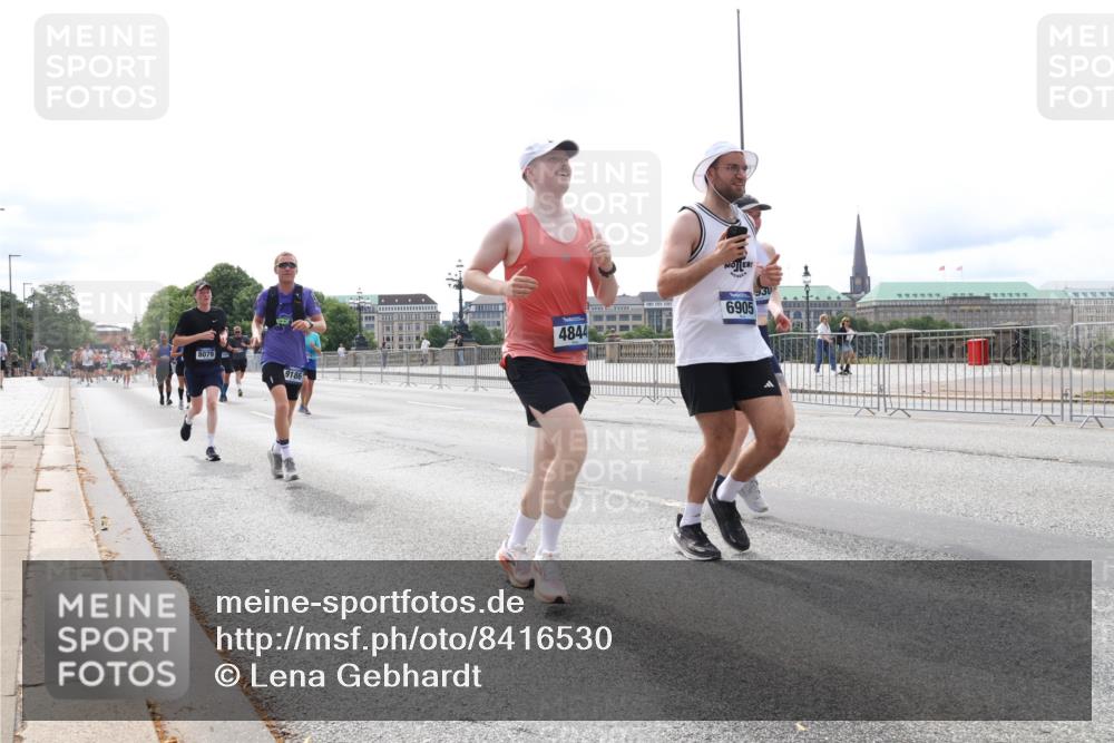 29.06.2025 - hella hamburg halbmarathon Lena Gebhardt http://msf.ph/oto/8416530 29.06.2025 10:26:38 Lombardsbrücke 8079, 9186, 4844, 930, 6905, 1300, 1973, 2045, 2643, 3617, 4267, 4268, 4315, 4507, 4509, 4844, 6159, 6625, 6905, 7069, 7929, 8079, 8306, 8357, 8942, 9186, 11107, 11270, 11740, 12071, 12126, 12826, 12827, 13264, 14930, 15027, 15807, 15878, 16479, 16788, 17300, 17675, 17712, 18074, 18087, 18516, 18962, 18978 meine-sportfotos.de