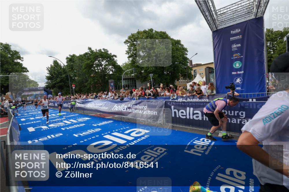 29.06.2025 - hella hamburg halbmarathon Zöllner http://msf.ph/oto/8416541 29.06.2025 10:27:45 Ziel 1122, 5367, 8731, 10655, 17893, 18832 meine-sportfotos.de