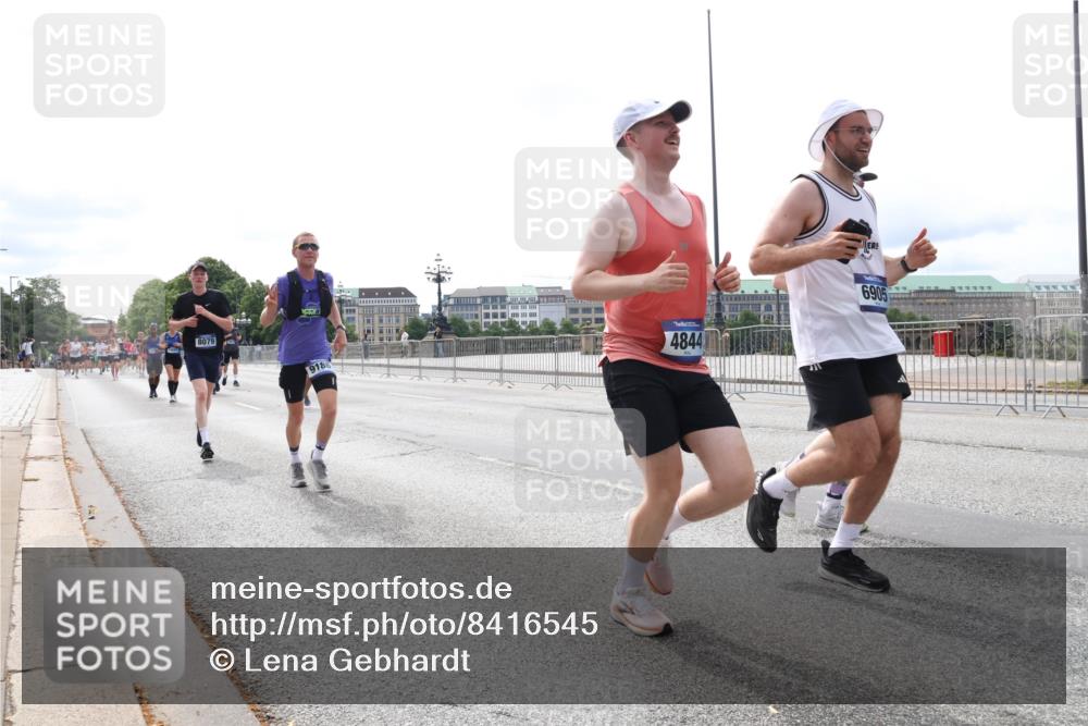 29.06.2025 - hella hamburg halbmarathon Lena Gebhardt http://msf.ph/oto/8416545 29.06.2025 10:26:38 Lombardsbrücke 8079, 9186, 4844, 6905, 1300, 1973, 2045, 2643, 3617, 4267, 4268, 4315, 4507, 4509, 4844, 6159, 6625, 6905, 7069, 7929, 8079, 8306, 8357, 8942, 9186, 11107, 11270, 11740, 12071, 12126, 12826, 12827, 13264, 14930, 15027, 15807, 15878, 16479, 16788, 17300, 17675, 17712, 18074, 18087, 18516, 18962, 18978 meine-sportfotos.de