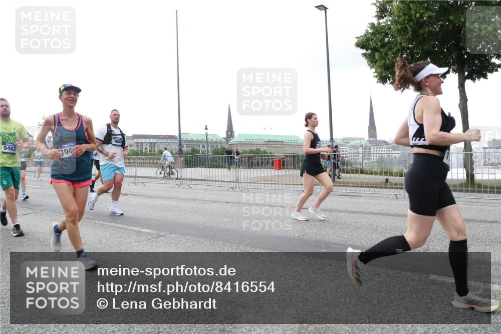 29.06.2025 - hella hamburg halbmarathon Lena Gebhardt http://msf.ph/oto/8416554 29.06.2025 10:51:48 Lombardsbrücke 9462, 10, 16807, 103, 1418, 1617, 1978, 1997, 2308, 2484, 2485, 2593, 2736, 2778, 3038, 3240, 3991, 4598, 4606, 4748, 4808, 4878, 5062, 5291, 5357, 5394, 5534, 5716, 5717, 6007, 6091, 6456, 6604, 6885, 6945, 6947, 6954, 6961, 7682, 7769, 7841, 7871, 7992, 8040, 8125, 8250, 8251, 8399, 8621, 8672, 9220, 9340, 9460, 9462, 9582, 9583, 9590, 9594, 9673, 9730, 9763, 10496, 10521, 10533, 10673, 10693, 10830, 11034, 11101, 11268, 11375, 11575, 11875, 12065 meine-sportfotos.de