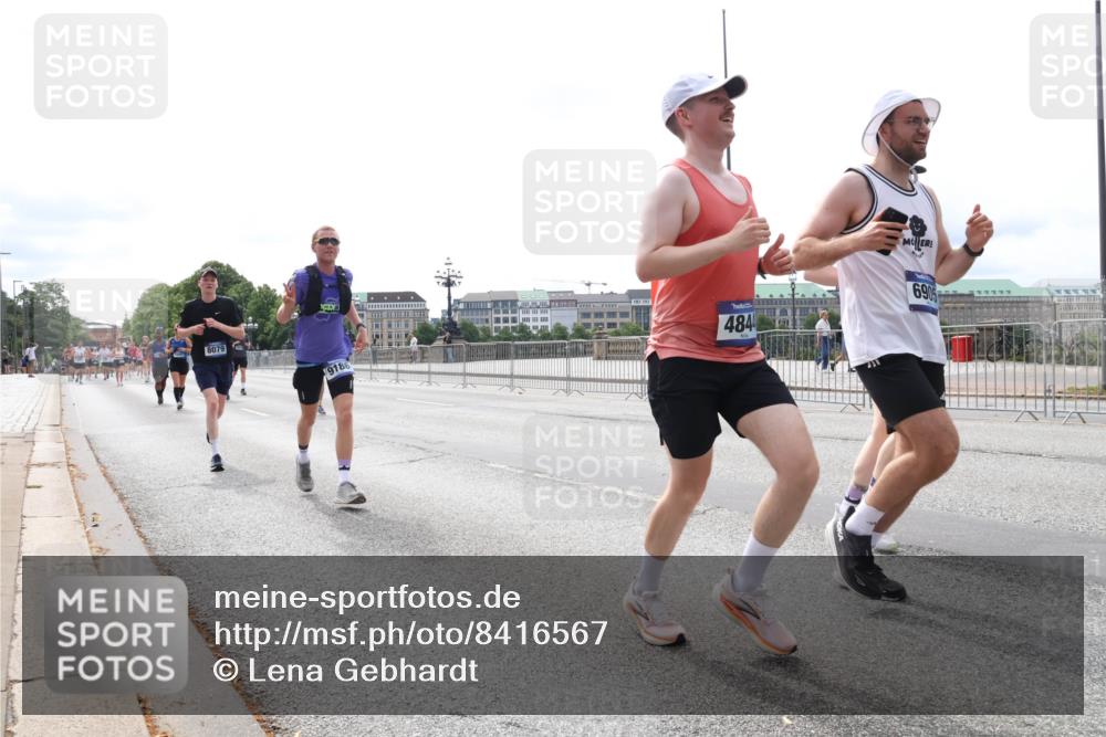 29.06.2025 - hella hamburg halbmarathon Lena Gebhardt http://msf.ph/oto/8416567 29.06.2025 10:26:39 Lombardsbrücke 8079, 19186, 484, 6905, 1300, 1973, 2045, 2643, 3617, 4267, 4268, 4315, 4507, 4509, 4844, 6159, 6625, 6905, 7069, 7929, 8079, 8306, 8357, 8942, 9186, 11107, 11270, 11740, 12071, 12126, 12826, 12827, 13264, 14930, 15027, 15807, 15878, 16479, 16788, 17300, 17675, 17712, 18074, 18087, 18516, 18962, 18978 meine-sportfotos.de