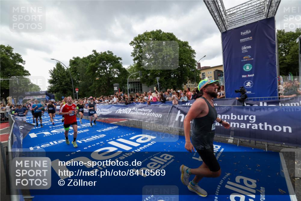 29.06.2025 - hella hamburg halbmarathon Zöllner http://msf.ph/oto/8416569 29.06.2025 10:50:11 Ziel 1119, 1216, 1507, 2020, 3296, 3562, 7176, 8313, 9031, 9303, 9965, 11607, 12203, 12235, 13282, 14257, 16403, 18228, 18657, 18658, 18884 meine-sportfotos.de