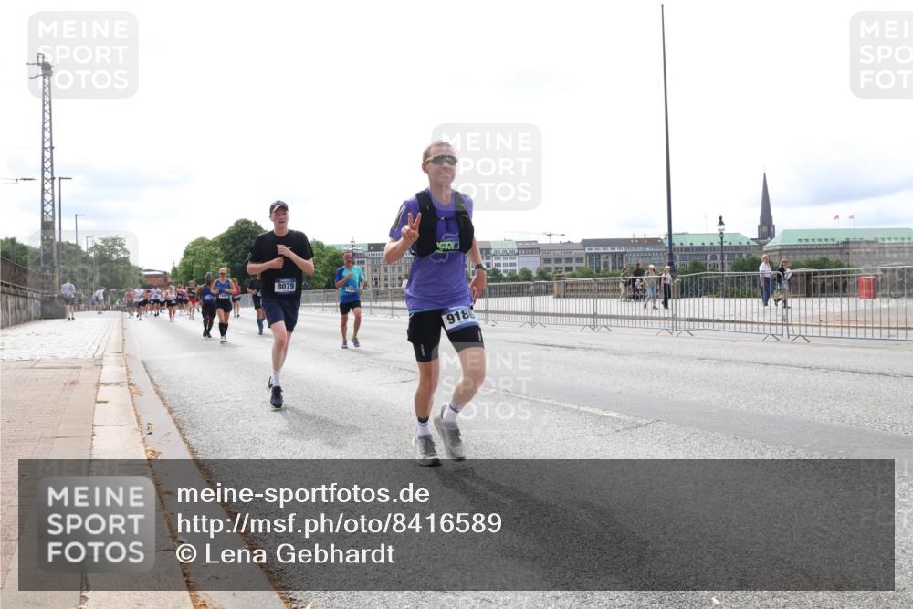 29.06.2025 - hella hamburg halbmarathon Lena Gebhardt http://msf.ph/oto/8416589 29.06.2025 10:26:39 Lombardsbrücke 8079, 9186, 1300, 1973, 2045, 2643, 3617, 4267, 4268, 4315, 4507, 4509, 4844, 6159, 6625, 6905, 7069, 7929, 8079, 8306, 8357, 8942, 9186, 11107, 11270, 11740, 12071, 12126, 12826, 12827, 13264, 14930, 15027, 15807, 15878, 16479, 16788, 17300, 17675, 17712, 18074, 18087, 18516, 18962, 18978 meine-sportfotos.de
