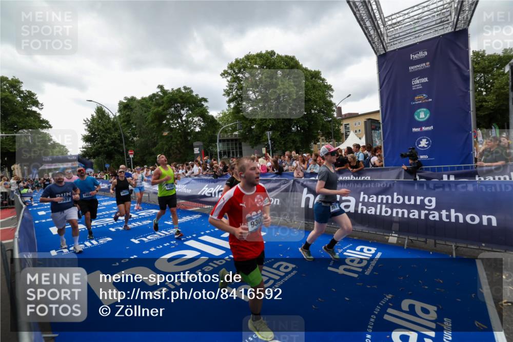 29.06.2025 - hella hamburg halbmarathon Zöllner http://msf.ph/oto/8416592 29.06.2025 10:50:12 Ziel 1119, 1216, 1507, 3296, 3562, 7176, 8313, 9031, 9303, 9965, 10371, 11607, 12203, 12235, 13282, 14257, 18228, 18657, 18658 meine-sportfotos.de