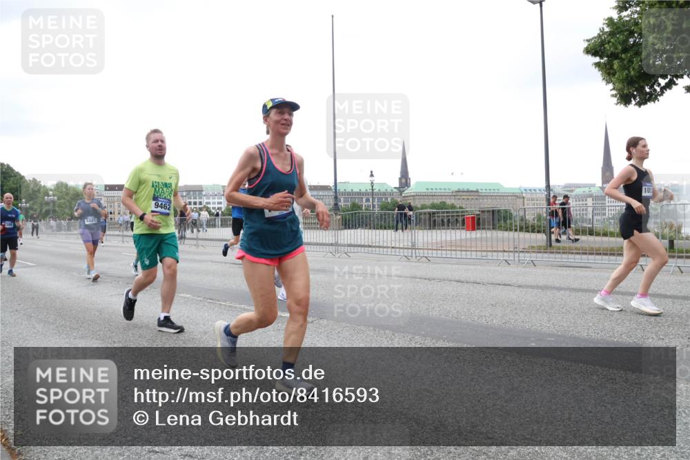 29.06.2025 - hella hamburg halbmarathon Lena Gebhardt http://msf.ph/oto/8416593 29.06.2025 10:51:48 Lombardsbrücke 9462, 6885, 5, 399, 105, 1418, 1617, 1978, 1997, 2308, 2484, 2485, 2593, 2736, 2778, 3038, 3240, 3991, 4598, 4606, 4748, 4808, 4878, 5062, 5291, 5357, 5394, 5534, 5716, 5717, 6007, 6091, 6456, 6604, 6885, 6945, 6947, 6954, 6961, 7682, 7769, 7841, 7871, 7992, 8040, 8125, 8250, 8251, 8399, 8621, 8672, 9220, 9340, 9460, 9462, 9582, 9583, 9590, 9594, 9673, 9730, 9763, 10496, 10521, 10533, 10673, 10693, 10830, 11034, 11101, 11268, 11375, 11575, 11875, 12065 meine-sportfotos.de