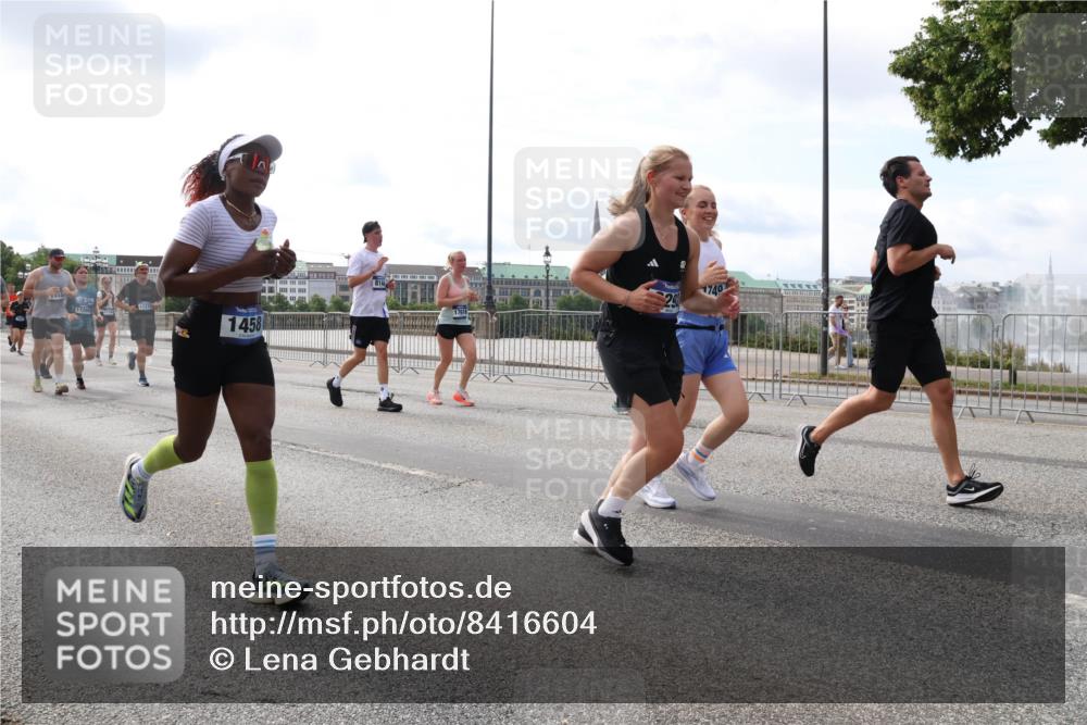 29.06.2025 - hella hamburg halbmarathon Lena Gebhardt http://msf.ph/oto/8416604 29.06.2025 10:17:48 Lombardsbrücke 7844, 17269, 17270, 1740, 29, 1458, 1015, 1159, 1160, 1204, 1268, 1274, 1458, 1477, 1622, 1641, 1749, 1795, 2094, 2147, 2259, 2305, 2548, 2860, 2931, 3138, 3292, 3802, 3803, 4194, 4218, 4852, 5002, 5004, 5290, 5611, 5733, 6254, 6336, 6352, 6520, 6786, 7011, 7094, 7258, 7291, 7410, 7413, 7445, 7566, 7641, 7649, 7838, 7844, 7882, 7883, 8128, 8144, 8210, 8248, 8309, 8351, 8433, 8607, 8799, 8895, 9400, 9539, 9717, 9734, 9798, 9848, 9964, 10174, 10332, 10509 meine-sportfotos.de