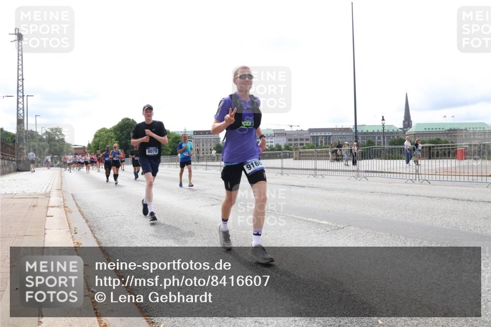 29.06.2025 - hella hamburg halbmarathon Lena Gebhardt http://msf.ph/oto/8416607 29.06.2025 10:26:39 Lombardsbrücke 8079, 9186, 1300, 1973, 2045, 2643, 3617, 4267, 4268, 4315, 4507, 4509, 4844, 6159, 6625, 6905, 7069, 7929, 8079, 8306, 8357, 8942, 9186, 11107, 11270, 11740, 12071, 12126, 12826, 12827, 13264, 14930, 15027, 15807, 15878, 16479, 16788, 17300, 17675, 17712, 18074, 18087, 18516, 18962, 18978 meine-sportfotos.de