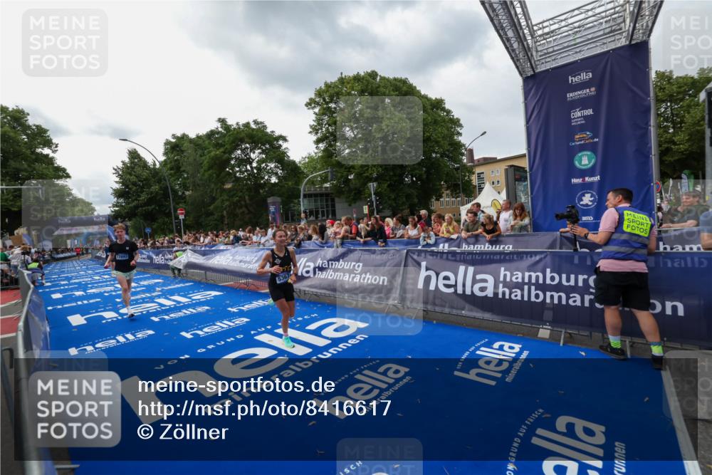 29.06.2025 - hella hamburg halbmarathon Zöllner http://msf.ph/oto/8416617 29.06.2025 10:27:49 Ziel 1122, 5367, 17893 meine-sportfotos.de