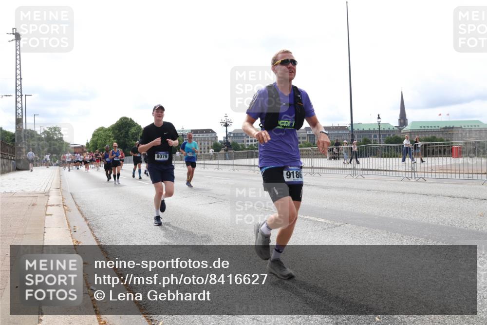 29.06.2025 - hella hamburg halbmarathon Lena Gebhardt http://msf.ph/oto/8416627 29.06.2025 10:26:39 Lombardsbrücke 8079, 9186, 1300, 1973, 2045, 2643, 3617, 4267, 4268, 4315, 4507, 4509, 4844, 6159, 6625, 6905, 7069, 7929, 8079, 8306, 8357, 8942, 9186, 11107, 11270, 11740, 12071, 12126, 12826, 12827, 13264, 14930, 15027, 15807, 15878, 16479, 16788, 17300, 17675, 17712, 18074, 18087, 18516, 18962, 18978 meine-sportfotos.de