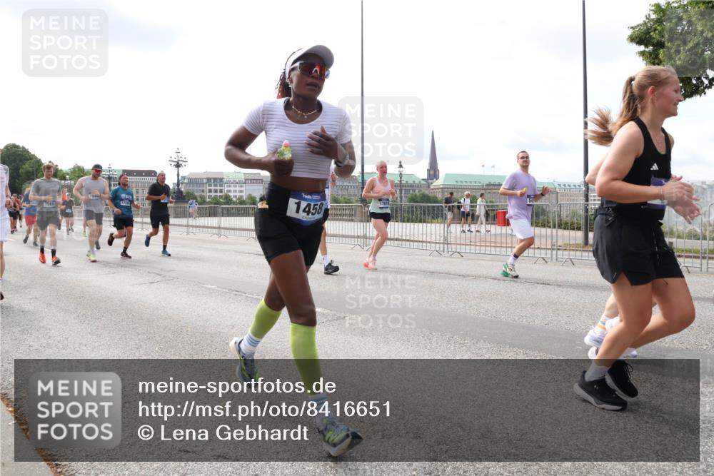 29.06.2025 - hella hamburg halbmarathon Lena Gebhardt http://msf.ph/oto/8416651 29.06.2025 10:17:49 Lombardsbrücke 1726, 7566, 1458, 1015, 1159, 1160, 1204, 1268, 1274, 1325, 1458, 1622, 1641, 1749, 1795, 2094, 2147, 2259, 2305, 2548, 2860, 2931, 3138, 3292, 3802, 3803, 3977, 4194, 4218, 4852, 5002, 5004, 5290, 5611, 5733, 6254, 6336, 6352, 6520, 6786, 7011, 7094, 7258, 7291, 7410, 7413, 7566, 7641, 7649, 7838, 7844, 7882, 7883, 8128, 8144, 8210, 8248, 8309, 8351, 8433, 8607, 8799, 8895, 9400, 9539, 9717, 9734, 9798, 9848, 9964, 10174, 10332, 10509 meine-sportfotos.de
