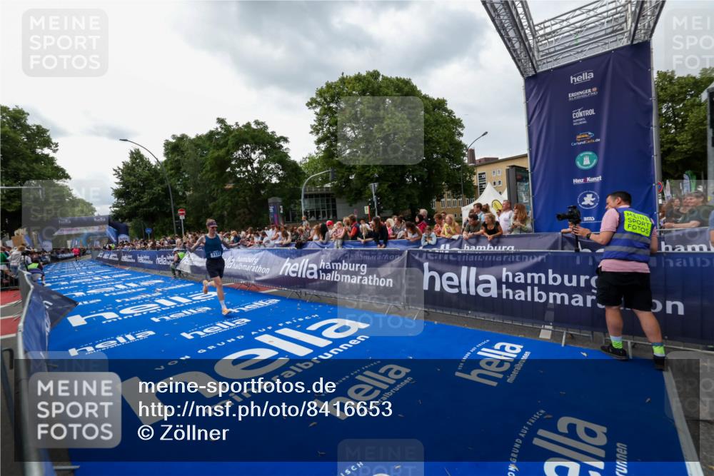 29.06.2025 - hella hamburg halbmarathon Zöllner http://msf.ph/oto/8416653 29.06.2025 10:27:52 Ziel 1122, 17893 meine-sportfotos.de
