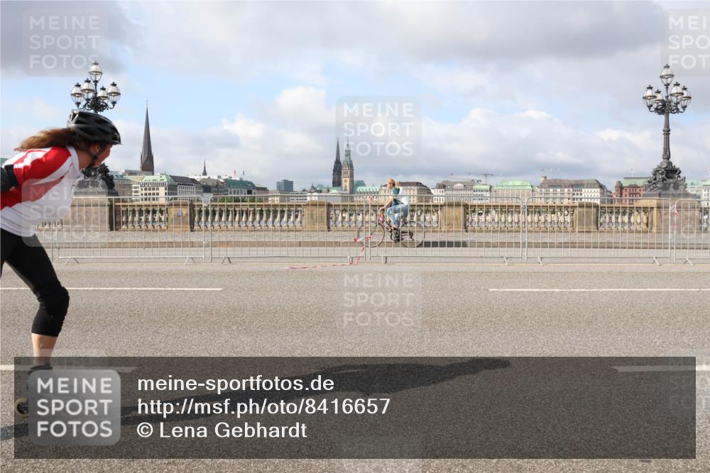 29.06.2025 - hella hamburg halbmarathon Lena Gebhardt http://msf.ph/oto/8416657 29.06.2025 08:56:57 Lombardsbrücke  meine-sportfotos.de