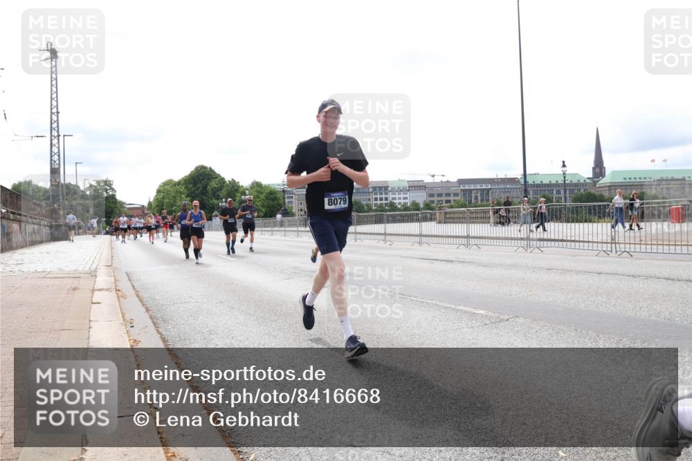 29.06.2025 - hella hamburg halbmarathon Lena Gebhardt http://msf.ph/oto/8416668 29.06.2025 10:26:40 Lombardsbrücke 8079, 1300, 1973, 2045, 2643, 3617, 4267, 4268, 4315, 4507, 4509, 4844, 6159, 6625, 6905, 7069, 7929, 8079, 8306, 8357, 8942, 9186, 11107, 11270, 11740, 12071, 12126, 12826, 12827, 13264, 14930, 15027, 15807, 15878, 16479, 16788, 17300, 17675, 17712, 18074, 18087, 18516, 18962, 18978 meine-sportfotos.de