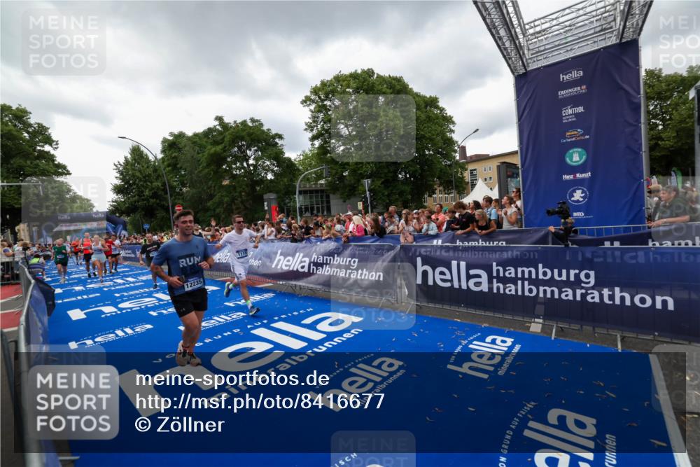 29.06.2025 - hella hamburg halbmarathon Zöllner http://msf.ph/oto/8416677 29.06.2025 10:50:18 Ziel 1119, 3296, 4933, 7176, 7930, 7932, 8921, 10371, 11607, 12235, 12949, 13609, 13690, 15620, 16000, 16242, 18499, 18811, 19040 meine-sportfotos.de