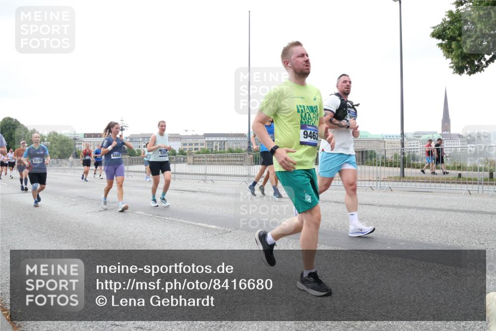 29.06.2025 - hella hamburg halbmarathon Lena Gebhardt http://msf.ph/oto/8416680 29.06.2025 10:51:50 Lombardsbrücke 6885, 8399, 5291, 9462, 16897, 1418, 1617, 1978, 1997, 2308, 2484, 2485, 2593, 2736, 2778, 3038, 3240, 3991, 4087, 4598, 4606, 4748, 4808, 4878, 5062, 5291, 5394, 5534, 5716, 5717, 6007, 6091, 6456, 6604, 6885, 6945, 6947, 6954, 7682, 7769, 7841, 7871, 7992, 8125, 8250, 8251, 8399, 8621, 9220, 9340, 9460, 9462, 9582, 9583, 9590, 9594, 9673, 9730, 9763, 10496, 10521, 10533, 10673, 10693, 10830, 11034, 11101, 11268, 11375, 11575, 11875, 12065 meine-sportfotos.de