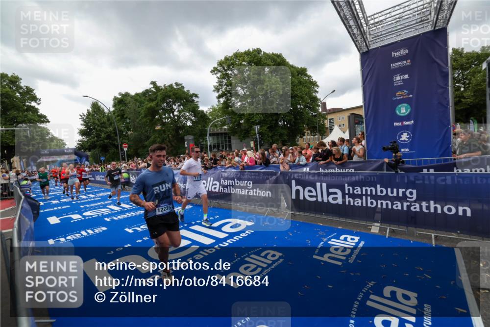 29.06.2025 - hella hamburg halbmarathon Zöllner http://msf.ph/oto/8416684 29.06.2025 10:50:18 Ziel 1119, 3296, 4933, 7176, 7930, 7932, 8921, 10371, 11607, 12235, 12949, 13609, 13690, 15620, 16000, 16242, 18499, 18811, 19040 meine-sportfotos.de