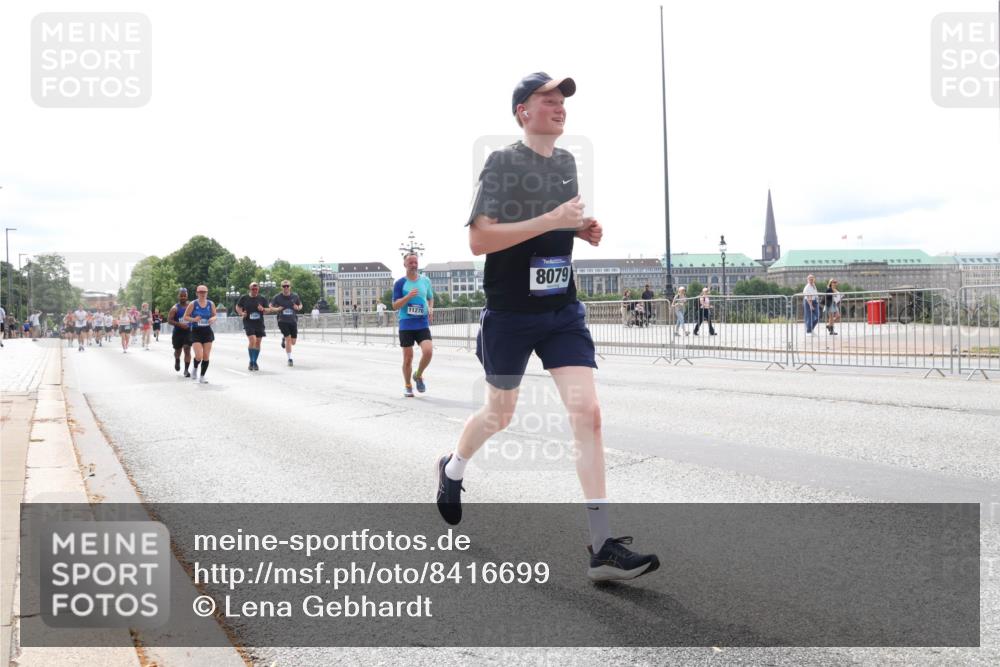 29.06.2025 - hella hamburg halbmarathon Lena Gebhardt http://msf.ph/oto/8416699 29.06.2025 10:26:40 Lombardsbrücke 8079, 1300, 1973, 2045, 2643, 3617, 4267, 4268, 4315, 4507, 4509, 4844, 6159, 6625, 6905, 7069, 7929, 8079, 8306, 8357, 8942, 9186, 11107, 11270, 11740, 12071, 12126, 12826, 12827, 13264, 14930, 15027, 15807, 15878, 16479, 16788, 17300, 17675, 17712, 18074, 18087, 18516, 18962, 18978 meine-sportfotos.de