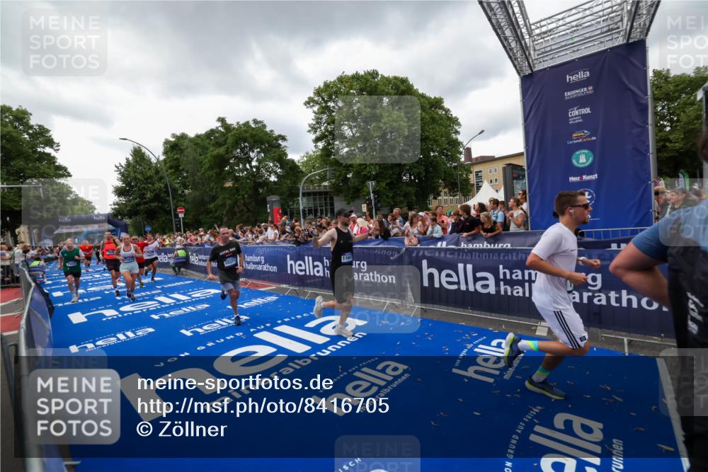 29.06.2025 - hella hamburg halbmarathon Zöllner http://msf.ph/oto/8416705 29.06.2025 10:50:19 Ziel 1119, 4933, 7930, 7932, 8921, 10371, 11607, 12235, 12949, 13609, 13690, 15620, 16000, 16242, 18499, 18811, 19040 meine-sportfotos.de