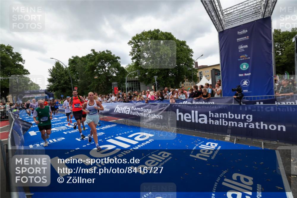 29.06.2025 - hella hamburg halbmarathon Zöllner http://msf.ph/oto/8416727 29.06.2025 10:50:21 Ziel 4933, 7930, 7932, 8921, 10371, 12949, 13609, 13690, 14034, 15620, 16000, 16242, 18499, 18811, 19040 meine-sportfotos.de