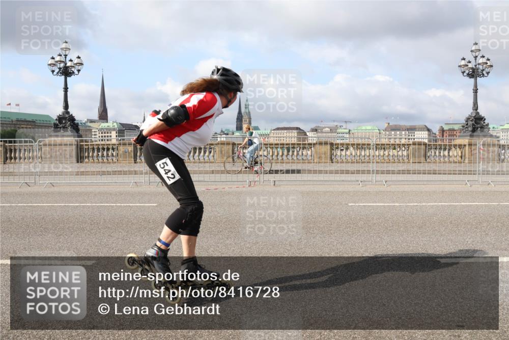 29.06.2025 - hella hamburg halbmarathon Lena Gebhardt http://msf.ph/oto/8416728 29.06.2025 08:56:57 Lombardsbrücke 542 meine-sportfotos.de