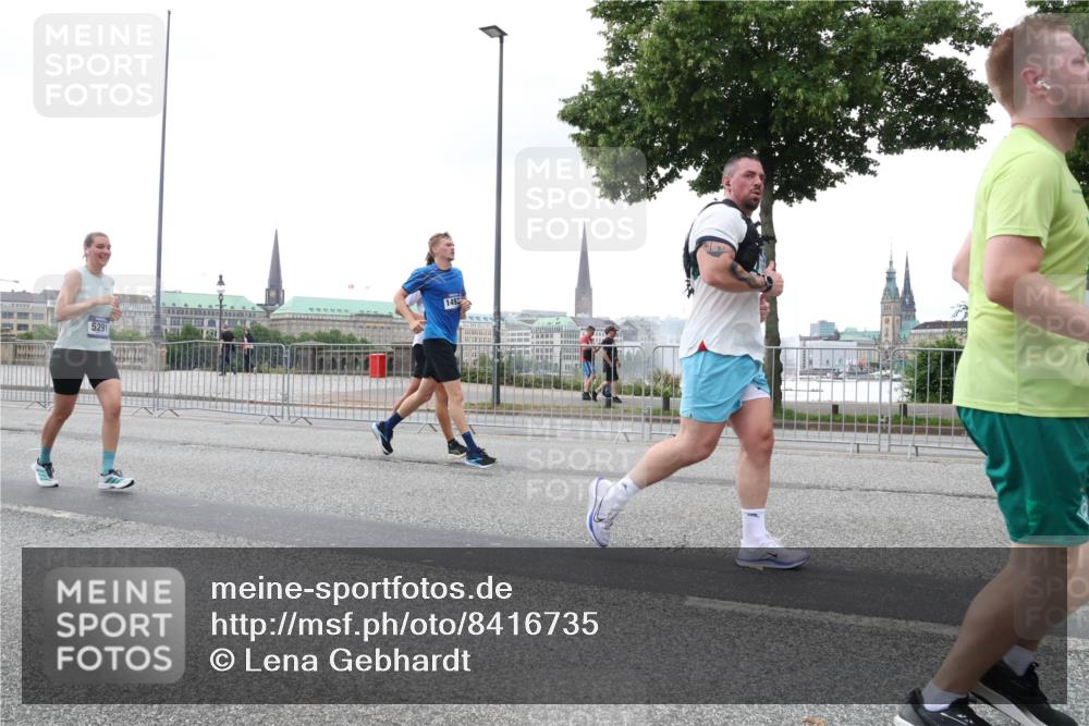 29.06.2025 - hella hamburg halbmarathon Lena Gebhardt http://msf.ph/oto/8416735 29.06.2025 10:51:50 Lombardsbrücke 5291, 1492, 1418, 1617, 1978, 1997, 2308, 2484, 2485, 2593, 2736, 2778, 3038, 3240, 3991, 4087, 4598, 4606, 4748, 4808, 4878, 5062, 5291, 5394, 5534, 5716, 5717, 6007, 6091, 6456, 6604, 6885, 6945, 6947, 6954, 7682, 7769, 7841, 7871, 7992, 8125, 8250, 8251, 8399, 8621, 9220, 9340, 9460, 9462, 9582, 9583, 9590, 9594, 9673, 9730, 9763, 10496, 10521, 10533, 10673, 10693, 10830, 11034, 11101, 11268, 11375, 11575, 11875, 12065 meine-sportfotos.de
