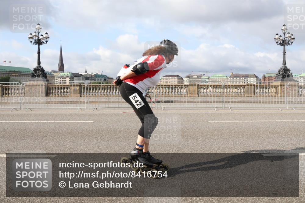 29.06.2025 - hella hamburg halbmarathon Lena Gebhardt http://msf.ph/oto/8416754 29.06.2025 08:56:57 Lombardsbrücke 542 meine-sportfotos.de