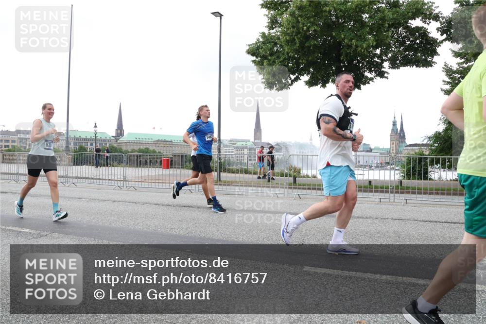 29.06.2025 - hella hamburg halbmarathon Lena Gebhardt http://msf.ph/oto/8416757 29.06.2025 10:51:50 Lombardsbrücke 5291, 1493, 1418, 1617, 1978, 1997, 2308, 2484, 2485, 2593, 2736, 2778, 3038, 3240, 3991, 4087, 4598, 4606, 4748, 4808, 4878, 5062, 5291, 5394, 5534, 5716, 5717, 6007, 6091, 6456, 6604, 6885, 6945, 6947, 6954, 7682, 7769, 7841, 7871, 7992, 8125, 8250, 8251, 8399, 8621, 9220, 9340, 9460, 9462, 9582, 9583, 9590, 9594, 9673, 9730, 9763, 10496, 10521, 10533, 10673, 10693, 10830, 11034, 11101, 11268, 11375, 11575, 11875, 12065 meine-sportfotos.de