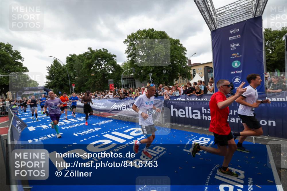 29.06.2025 - hella hamburg halbmarathon Zöllner http://msf.ph/oto/8416763 29.06.2025 10:50:23 Ziel 4247, 4933, 7930, 7932, 8899, 8921, 12035, 12949, 13609, 13690, 14034, 16000, 16242, 18499, 18811, 19040 meine-sportfotos.de