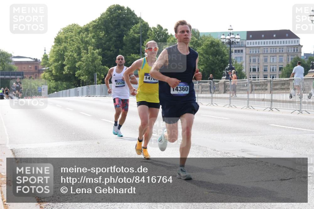29.06.2025 - hella hamburg halbmarathon Lena Gebhardt http://msf.ph/oto/8416764 29.06.2025 09:40:47 Lombardsbrücke 15526, 1470, 14360, 34, 54, 5253, 6530, 6816, 9151, 9447, 9475, 11210, 11829, 12373, 12678, 14302, 14360, 14766, 15526, 16068, 16245, 16988, 17771, 18930 meine-sportfotos.de