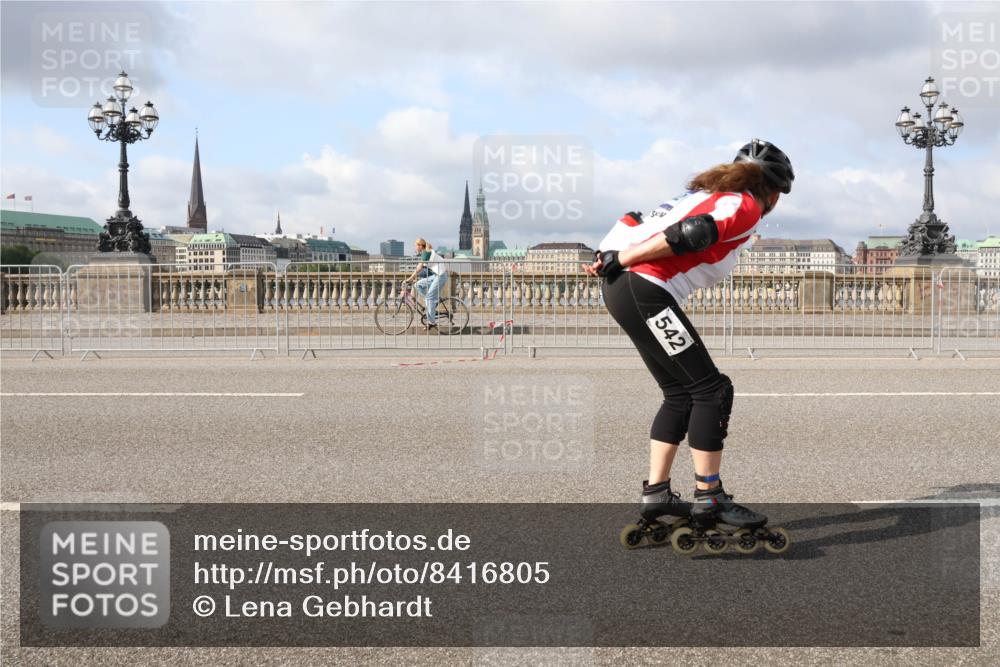 29.06.2025 - hella hamburg halbmarathon Lena Gebhardt http://msf.ph/oto/8416805 29.06.2025 08:56:57 Lombardsbrücke 542 meine-sportfotos.de