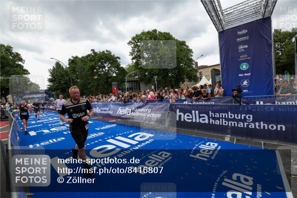 29.06.2025 - hella hamburg halbmarathon Zöllner http://msf.ph/oto/8416807 29.06.2025 10:50:28 Ziel 4127, 4247, 6795, 8899, 11455, 12035, 12624, 14034, 14626, 17319, 18394 meine-sportfotos.de