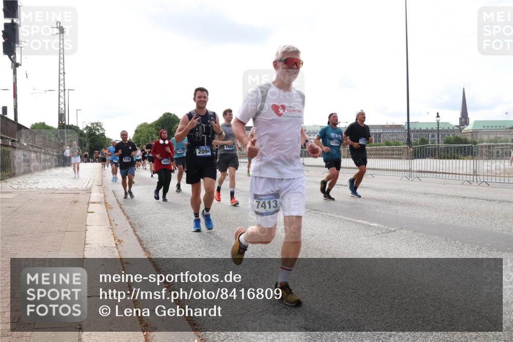 29.06.2025 - hella hamburg halbmarathon Lena Gebhardt http://msf.ph/oto/8416809 29.06.2025 10:17:50 Lombardsbrücke 16576, 2094, 7566, 16555, 7413, 17269, 1727, 1015, 1159, 1160, 1204, 1268, 1274, 1325, 1458, 1622, 1641, 1749, 1795, 2094, 2147, 2259, 2305, 2548, 2860, 2931, 3138, 3292, 3802, 3803, 3977, 4194, 4218, 4852, 5002, 5004, 5290, 5611, 5733, 6254, 6336, 6352, 6520, 6786, 7011, 7094, 7258, 7291, 7410, 7413, 7566, 7641, 7649, 7838, 7844, 7882, 7883, 8128, 8144, 8210, 8248, 8309, 8351, 8433, 8607, 8799, 8895, 9400, 9539, 9717, 9734, 9798, 9848, 9964, 10174, 10332, 10509 meine-sportfotos.de