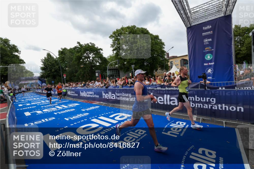 29.06.2025 - hella hamburg halbmarathon Zöllner http://msf.ph/oto/8416827 29.06.2025 10:28:08 Ziel 10485, 13383, 14757, 15883, 17488 meine-sportfotos.de