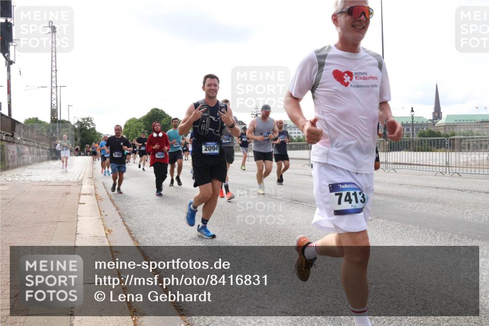 29.06.2025 - hella hamburg halbmarathon Lena Gebhardt http://msf.ph/oto/8416831 29.06.2025 10:17:51 Lombardsbrücke 9798, 16555, 16576, 2094, 7566, 7413, 1015, 1159, 1160, 1204, 1268, 1274, 1325, 1458, 1622, 1641, 1749, 1795, 1982, 2094, 2147, 2259, 2305, 2548, 2860, 2931, 3138, 3292, 3802, 3803, 3977, 4194, 4218, 4852, 5002, 5004, 5290, 5611, 5733, 6254, 6270, 6336, 6352, 6520, 6786, 7011, 7094, 7258, 7291, 7410, 7413, 7566, 7641, 7649, 7838, 7844, 7882, 7883, 8128, 8144, 8210, 8248, 8309, 8351, 8607, 8799, 8895, 9400, 9539, 9717, 9734, 9798, 9848, 9964, 10174, 10332, 10509 meine-sportfotos.de