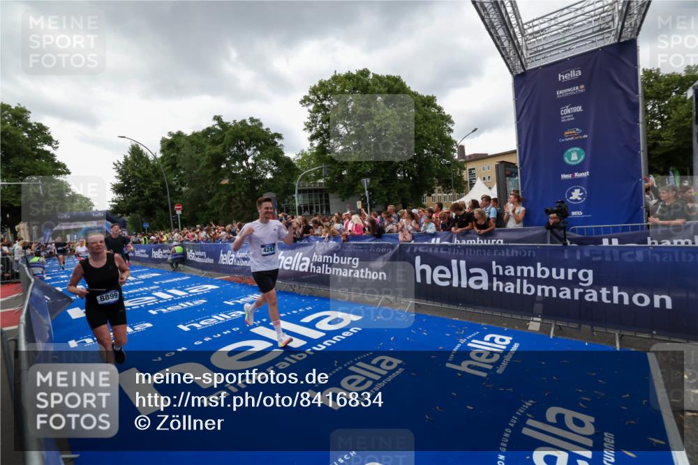 29.06.2025 - hella hamburg halbmarathon Zöllner http://msf.ph/oto/8416834 29.06.2025 10:50:29 Ziel 4127, 4247, 6795, 8153, 8899, 11455, 12035, 12624, 14034, 14626, 17319, 18394 meine-sportfotos.de